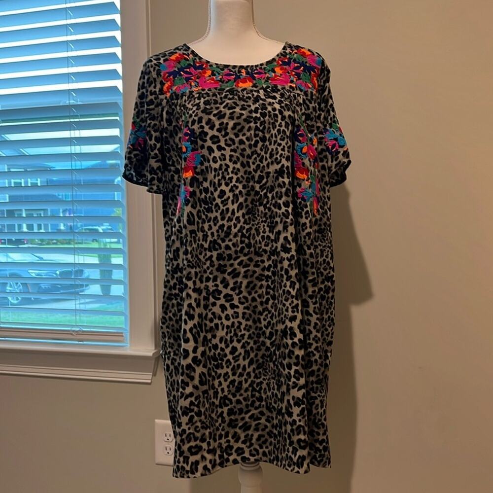 SEE AND BE SEEN Size M Dress Shift Leopard Print Embroidered Floral Spring Comfy